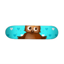 Búho lindo en fondo azul del modelo del corazón tablas de patinar