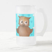 Búho lindo en fondo azul del modelo del corazón tazas