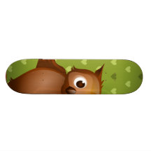 Búho lindo en fondo verde del modelo del corazón patin personalizado