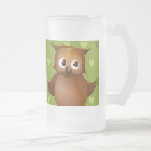 Búho lindo en fondo verde del modelo del corazón tazas