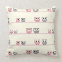 Búhos y almohada rosados y grises de los árboles M