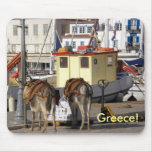 burro en el muelle en Grecia Alfombrillas De Raton
