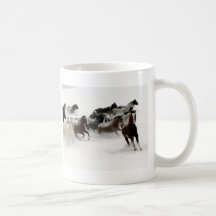 Caballos en la nieve taza