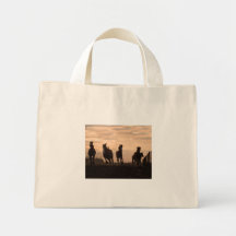 Caballos en la puesta del sol bolsas de mano