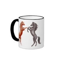 Caballos en la taza del campanero del juego