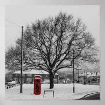 Cabina de teléfonos en la nieve poster