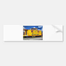 Caboose amarillo del sistema de Chessie Pegatina De Parachoque