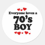 Cada uno ama a un muchacho 70s pegatina