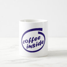 Café dentro (café). Taza caliente divertida de la 