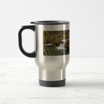 Caídas minúsculas taza de café