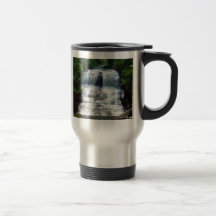 Caídas resbaladizas de la bruja taza