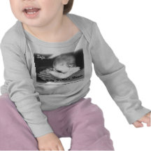 Caja fuerte en las manos del papá camisetas