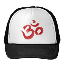 Caligrafía hindú roja de OM Aum Devanagari del sím Gorros