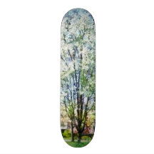 Calle con los árboles florecientes blancos patín personalizado