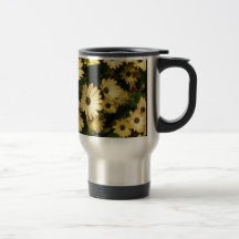 Cama de flor amarilla tazas de café