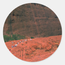 Caminando a través de la garganta de Olgas, desier Pegatinas Redondas