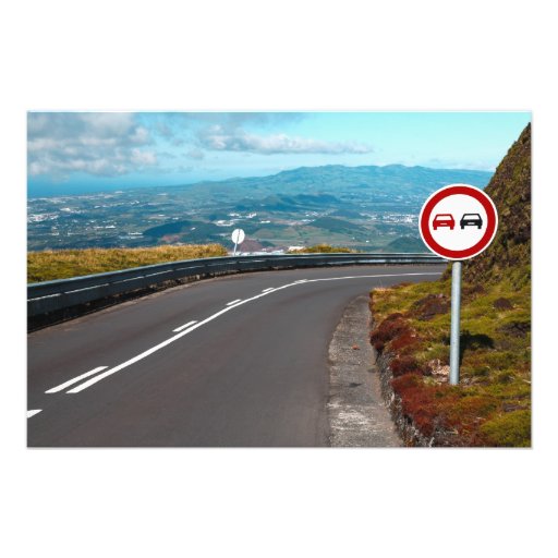Camino vacío con vuelta arte fotográfico