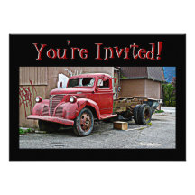 ¡Camión rojo del vintage antiguo le invitan! Comunicados