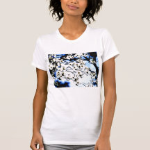 Camisa blanca floreciente del dogwood