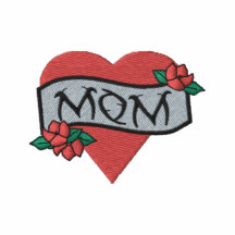 Camisa bordada tatuaje del corazón de la mamá polo