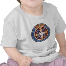 Camiseta de la medalla del exorcismo del St. Bened