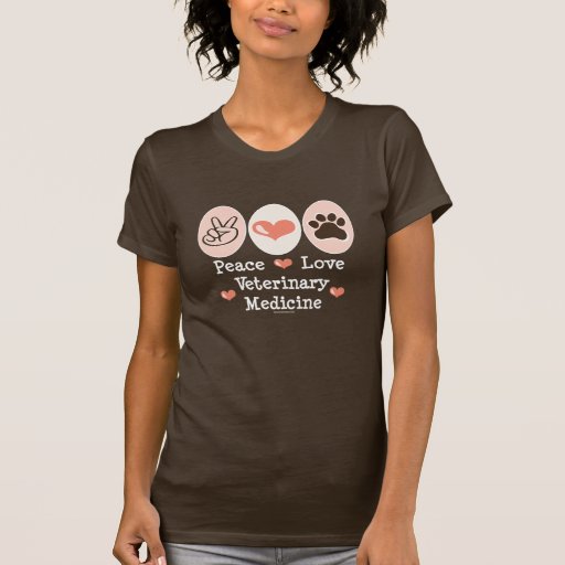 Camiseta de la veterinaría del amor de la paz