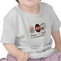 Camiseta del bebé del periodismo del amor de la pa
