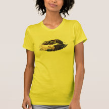 Camiseta del labio de las señoras