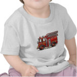 Camiseta del niño del coche de bomberos de la esca