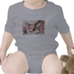 Camiseta rosada floral retra del cervatillo