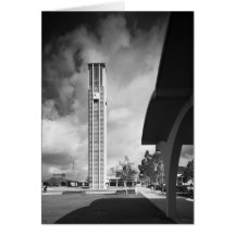 Campanario con los arcos en el edificio de bibliot tarjeta
