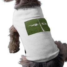 Campo de fútbol cuarenta camisa de perro