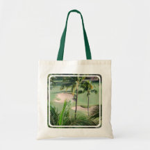 Campo de golf en pequeño bolso de las zonas tropic bolsas
