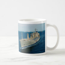 Canal de Panamá del tránsito de la nave Tazas De Café