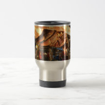 Cangrejo de ermitaño en los cubos de hielo taza de café