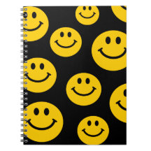 Cara sonriente amarilla cuaderno