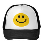 Cara sonriente amarilla gorra