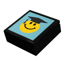 Cara sonriente graduada cajas de regalo