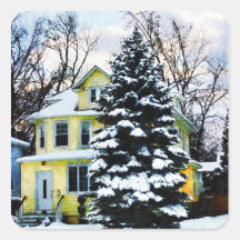 Casa amarilla en nieve pegatina