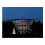 Casa Blanca del navidad en la postal de la noche