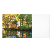 Casa Blanca por el lago en otoño Tarjetas Fotográficas Personalizadas