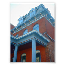 Casa del Victorian del ladrillo con el borde azul  Impresion Fotografica
