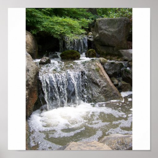Cascada en jardín japonés poster