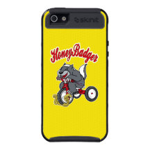 Caso del iPhone 5 del cargo de HoneyBadger Skinit