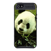 Caso del iPhone 5 del cargo de Skinit de la panda