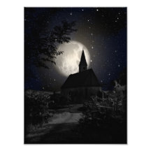 Castillo oscuro gótico en la luz de luna fotografía  