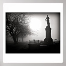 Cenotafio en la niebla posters