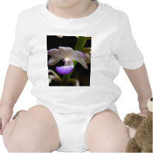cerrado para arriba de la flor de la orquídea trajes de bebé