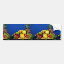 Cesta con las frutas coloridas en fondo azul pegatina de parachoque