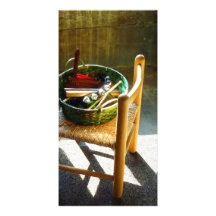 Cesta con los instrumentos del juguete tarjeta fotografica personalizada